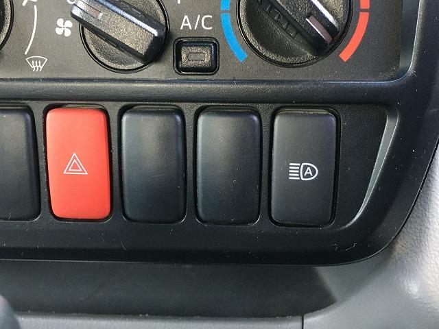 ダイナトラック 普通免許対応・AT車・荷台鉄板張り ・1.25t積・平ボディ・10尺・荷台鉄板張り・AT・車線逸脱警報装置・衝突被害軽減システム・荷台鉄板張り・ETC・Wタイヤ・オートライトシステム・低床・荷台内寸 L3100 W1607 H382(42枚目)