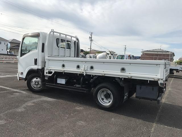 エルフトラック ３ｔ積・セミロング・ワイド・ＡＴ車・平ボディ　・３ｔ積・セミロング・ワイド・ＡＴ車・平ボディ・アイドリングストップ・ＡＳＲ・左電格ミラー・フォグランプ・ＥＴＣ・キーレス・ロープフック＆ロープ穴４対・荷台内寸　Ｌ３５１２　Ｗ１９１９　Ｈ３７６（4枚目）