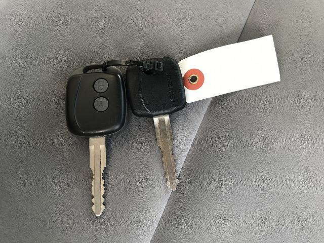 エルフトラック ３ｔ積・セミロング・ワイド・ＡＴ車・平ボディ　・３ｔ積・セミロング・ワイド・ＡＴ車・平ボディ・アイドリングストップ・ＡＳＲ・左電格ミラー・フォグランプ・ＥＴＣ・キーレス・ロープフック＆ロープ穴４対・荷台内寸　Ｌ３５１２　Ｗ１９１９　Ｈ３７６（32枚目）