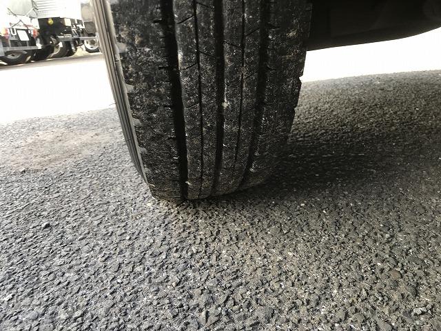 エルフトラック ３ｔ積・セミロング・ワイド・ＡＴ車・平ボディ　・３ｔ積・セミロング・ワイド・ＡＴ車・平ボディ・アイドリングストップ・ＡＳＲ・左電格ミラー・フォグランプ・ＥＴＣ・キーレス・ロープフック＆ロープ穴４対・荷台内寸　Ｌ３５１２　Ｗ１９１９　Ｈ３７６（42枚目）