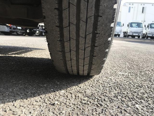 エルフトラック ３ｔ積・セミロング・ワイド・ＡＴ車・平ボディ　・３ｔ積・セミロング・ワイド・ＡＴ車・平ボディ・アイドリングストップ・ＡＳＲ・左電格ミラー・フォグランプ・ＥＴＣ・キーレス・ロープフック＆ロープ穴４対・荷台内寸　Ｌ３５１２　Ｗ１９１９　Ｈ３７６（43枚目）