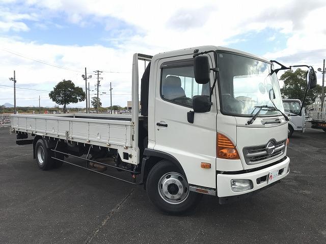 ヒノレンジャー 4t積・6MT・6200平ボディ・アシストゲート 6200ボディ・6MT・4t積・左電格ミラー・ロープ穴4対・ETC・フォグライト・荷台内寸 L6212 W2147 H398・灰皿1つ欠・看板消し跡・キャビン・荷台 キズ、サビ、凹み有り(3枚目)