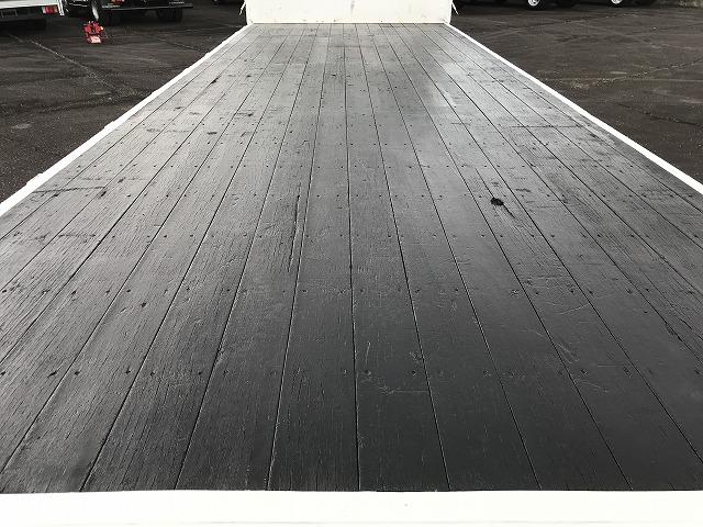 ヒノレンジャー 4t積・6MT・6200平ボディ・アシストゲート 6200ボディ・6MT・4t積・左電格ミラー・ロープ穴4対・ETC・フォグライト・荷台内寸 L6212 W2147 H398・灰皿1つ欠・看板消し跡・キャビン・荷台 キズ、サビ、凹み有り(16枚目)