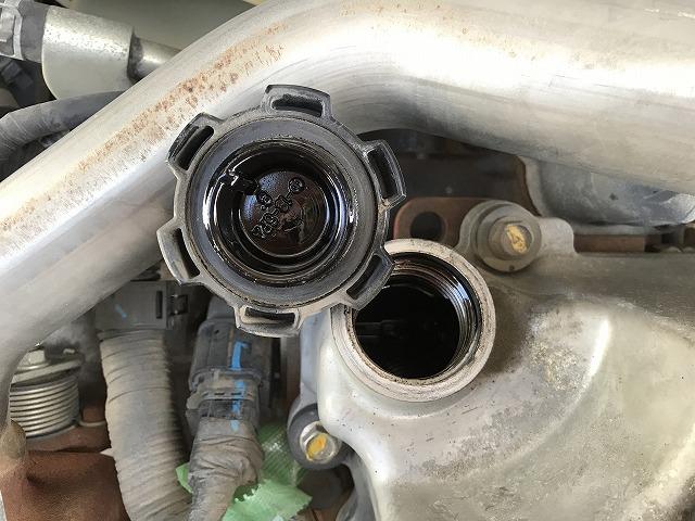 ヒノレンジャー 4t積・6MT・6200平ボディ・アシストゲート 6200ボディ・6MT・4t積・左電格ミラー・ロープ穴4対・ETC・フォグライト・荷台内寸 L6212 W2147 H398・灰皿1つ欠・看板消し跡・キャビン・荷台 キズ、サビ、凹み有り(21枚目)