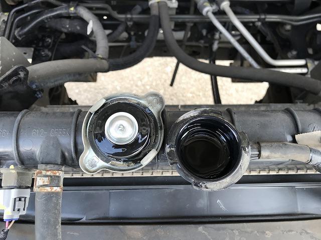 ヒノレンジャー 4t積・6MT・6200平ボディ・アシストゲート 6200ボディ・6MT・4t積・左電格ミラー・ロープ穴4対・ETC・フォグライト・荷台内寸 L6212 W2147 H398・灰皿1つ欠・看板消し跡・キャビン・荷台 キズ、サビ、凹み有り(22枚目)