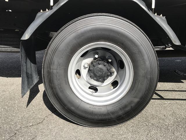 ヒノレンジャー 4t積・6MT・6200平ボディ・アシストゲート 6200ボディ・6MT・4t積・左電格ミラー・ロープ穴4対・ETC・フォグライト・荷台内寸 L6212 W2147 H398・灰皿1つ欠・看板消し跡・キャビン・荷台 キズ、サビ、凹み有り(26枚目)