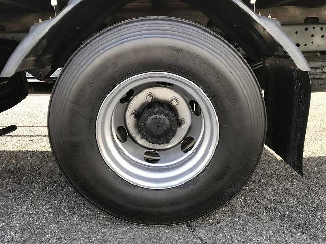 ヒノレンジャー 4t積・6MT・6200平ボディ・アシストゲート 6200ボディ・6MT・4t積・左電格ミラー・ロープ穴4対・ETC・フォグライト・荷台内寸 L6212 W2147 H398・灰皿1つ欠・看板消し跡・キャビン・荷台 キズ、サビ、凹み有り(27枚目)