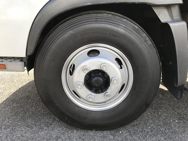 ヒノレンジャー 4t積・6MT・6200平ボディ・アシストゲート 6200ボディ・6MT・4t積・左電格ミラー・ロープ穴4対・ETC・フォグライト・荷台内寸 L6212 W2147 H398・灰皿1つ欠・看板消し跡・キャビン・荷台 キズ、サビ、凹み有り(28枚目)