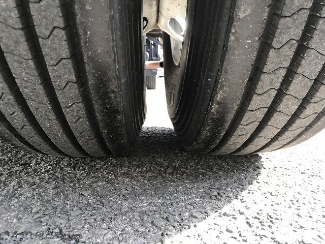 ヒノレンジャー 4t積・6MT・6200平ボディ・アシストゲート 6200ボディ・6MT・4t積・左電格ミラー・ロープ穴4対・ETC・フォグライト・荷台内寸 L6212 W2147 H398・灰皿1つ欠・看板消し跡・キャビン・荷台 キズ、サビ、凹み有り(33枚目)