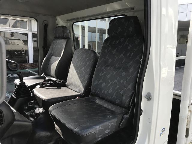 ヒノレンジャー 4t積・6MT・6200平ボディ・アシストゲート 6200ボディ・6MT・4t積・左電格ミラー・ロープ穴4対・ETC・フォグライト・荷台内寸 L6212 W2147 H398・灰皿1つ欠・看板消し跡・キャビン・荷台 キズ、サビ、凹み有り(40枚目)