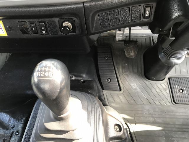 ヒノレンジャー 4t積・6MT・6200平ボディ・アシストゲート 6200ボディ・6MT・4t積・左電格ミラー・ロープ穴4対・ETC・フォグライト・荷台内寸 L6212 W2147 H398・灰皿1つ欠・看板消し跡・キャビン・荷台 キズ、サビ、凹み有り(41枚目)