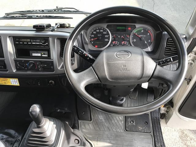 ヒノレンジャー 4t積・6MT・6200平ボディ・アシストゲート 6200ボディ・6MT・4t積・左電格ミラー・ロープ穴4対・ETC・フォグライト・荷台内寸 L6212 W2147 H398・灰皿1つ欠・看板消し跡・キャビン・荷台 キズ、サビ、凹み有り(43枚目)