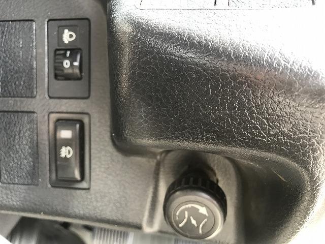 ヒノレンジャー 4t積・6MT・6200平ボディ・アシストゲート 6200ボディ・6MT・4t積・左電格ミラー・ロープ穴4対・ETC・フォグライト・荷台内寸 L6212 W2147 H398・灰皿1つ欠・看板消し跡・キャビン・荷台 キズ、サビ、凹み有り(46枚目)