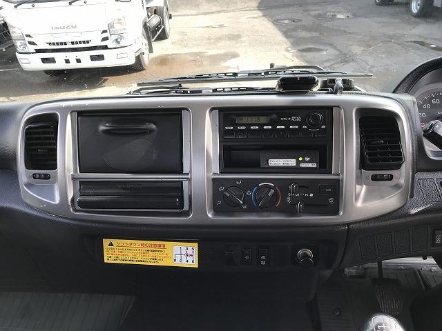 ヒノレンジャー 4t積・6MT・6200平ボディ・アシストゲート 6200ボディ・6MT・4t積・左電格ミラー・ロープ穴4対・ETC・フォグライト・荷台内寸 L6212 W2147 H398・灰皿1つ欠・看板消し跡・キャビン・荷台 キズ、サビ、凹み有り(48枚目)