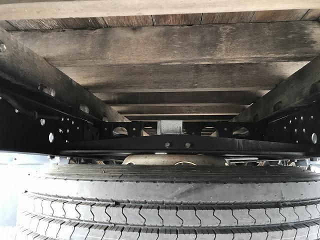 ヒノレンジャー 4t積・6MT・6200平ボディ・アシストゲート 6200ボディ・6MT・4t積・左電格ミラー・ロープ穴4対・ETC・フォグライト・荷台内寸 L6212 W2147 H398・灰皿1つ欠・看板消し跡・キャビン・荷台 キズ、サビ、凹み有り(50枚目)