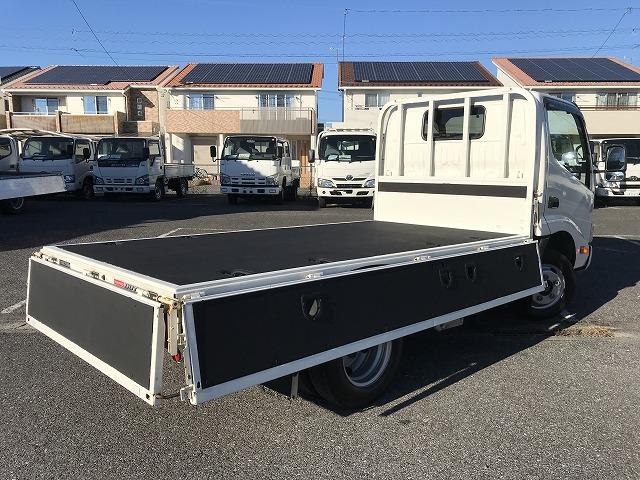 デュトロ 2t積・平ボディ・PCS付・10尺・バックカメラ 2t積・平ボディ・10尺・プリクラッシュセーフティ・車線逸脱警報装置・デジタルインナーミラー(Bカメラ)・ロープフック&ロープ穴4対・アシストゲート・荷台内寸 L3114 W1608 H377(15枚目)