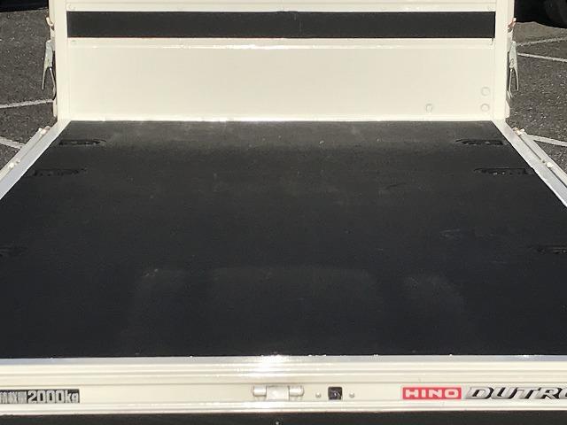 デュトロ 2t積・平ボディ・PCS付・10尺・バックカメラ 2t積・平ボディ・10尺・プリクラッシュセーフティ・車線逸脱警報装置・デジタルインナーミラー(Bカメラ)・ロープフック&ロープ穴4対・アシストゲート・荷台内寸 L3114 W1608 H377(16枚目)