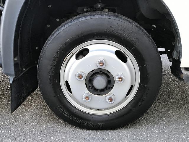 デュトロ 2t積・平ボディ・PCS付・10尺・バックカメラ 2t積・平ボディ・10尺・プリクラッシュセーフティ・車線逸脱警報装置・デジタルインナーミラー(Bカメラ)・ロープフック&ロープ穴4対・アシストゲート・荷台内寸 L3114 W1608 H377(35枚目)