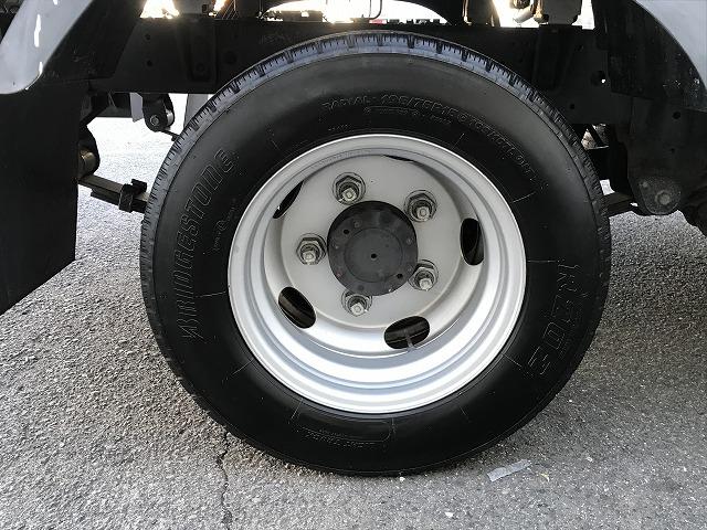 デュトロ 2t積・平ボディ・PCS付・10尺・バックカメラ 2t積・平ボディ・10尺・プリクラッシュセーフティ・車線逸脱警報装置・デジタルインナーミラー(Bカメラ)・ロープフック&ロープ穴4対・アシストゲート・荷台内寸 L3114 W1608 H377(37枚目)