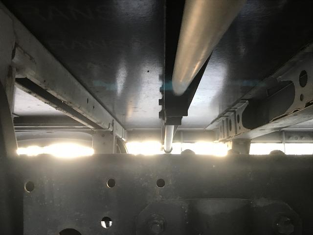 デュトロ 2t積・平ボディ・PCS付・10尺・バックカメラ 2t積・平ボディ・10尺・プリクラッシュセーフティ・車線逸脱警報装置・デジタルインナーミラー(Bカメラ)・ロープフック&ロープ穴4対・アシストゲート・荷台内寸 L3114 W1608 H377(45枚目)