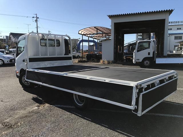 ダイナトラック 3.5t積・6MT・ワイドロング・平ボディ 3.5t積・ワイドロング・平ボディ・6MT・左電格ミラー(ヒーター付)・歩み掛け・アシストゲート・ETC・フォグライト・荷台内寸 L4359 W2090 H379(14枚目)