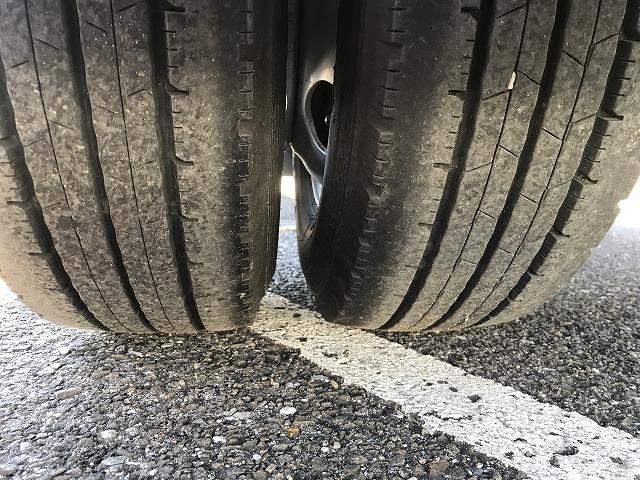 ダイナトラック 3.5t積・6MT・ワイドロング・平ボディ 3.5t積・ワイドロング・平ボディ・6MT・左電格ミラー(ヒーター付)・歩み掛け・アシストゲート・ETC・フォグライト・荷台内寸 L4359 W2090 H379(29枚目)