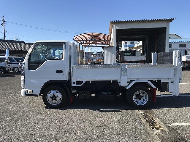 エルフトラック ４ＷＤ・垂直パワーゲート・５方開・１．４５ｔ積・５ＭＴ　４ＷＤ・垂直パワーゲート・５方開・１．４５ｔ積・５ＭＴ・荷台鉄板張り・両側電格ミラー（ヒーター付）・キーレス・メッキパーツ・フォグライト・準中型免許対応・荷台内寸　Ｌ３０８５　Ｗ１６３２　Ｈ３８３（4枚目）