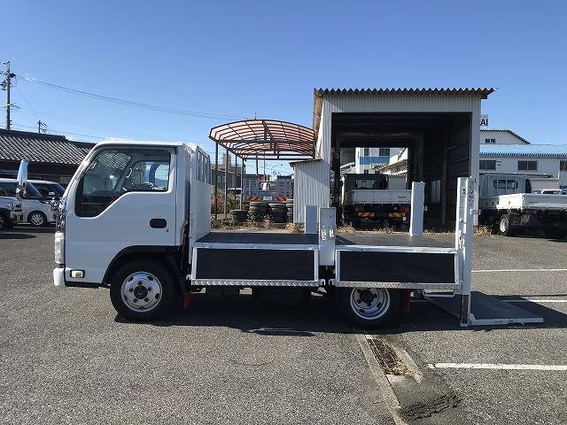 エルフトラック ４ＷＤ・垂直パワーゲート・５方開・１．４５ｔ積・５ＭＴ　４ＷＤ・垂直パワーゲート・５方開・１．４５ｔ積・５ＭＴ・荷台鉄板張り・両側電格ミラー（ヒーター付）・キーレス・メッキパーツ・フォグライト・準中型免許対応・荷台内寸　Ｌ３０８５　Ｗ１６３２　Ｈ３８３（11枚目）