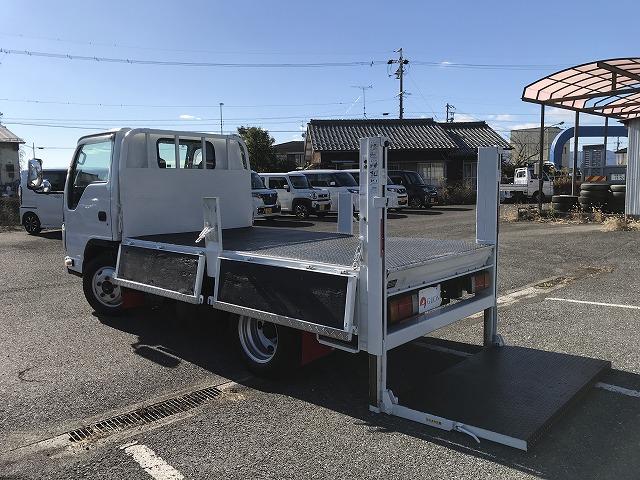 エルフトラック ４ＷＤ・垂直パワーゲート・５方開・１．４５ｔ積・５ＭＴ　４ＷＤ・垂直パワーゲート・５方開・１．４５ｔ積・５ＭＴ・荷台鉄板張り・両側電格ミラー（ヒーター付）・キーレス・メッキパーツ・フォグライト・準中型免許対応・荷台内寸　Ｌ３０８５　Ｗ１６３２　Ｈ３８３（13枚目）