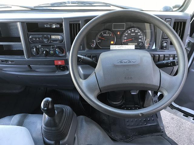 エルフトラック ４ＷＤ・垂直パワーゲート・５方開・１．４５ｔ積・５ＭＴ　４ＷＤ・垂直パワーゲート・５方開・１．４５ｔ積・５ＭＴ・荷台鉄板張り・両側電格ミラー（ヒーター付）・キーレス・メッキパーツ・フォグライト・準中型免許対応・荷台内寸　Ｌ３０８５　Ｗ１６３２　Ｈ３８３（24枚目）