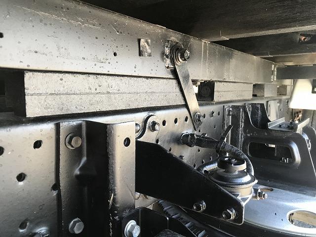 エルフトラック ４ＷＤ・垂直パワーゲート・５方開・１．４５ｔ積・５ＭＴ　４ＷＤ・垂直パワーゲート・５方開・１．４５ｔ積・５ＭＴ・荷台鉄板張り・両側電格ミラー（ヒーター付）・キーレス・メッキパーツ・フォグライト・準中型免許対応・荷台内寸　Ｌ３０８５　Ｗ１６３２　Ｈ３８３（37枚目）