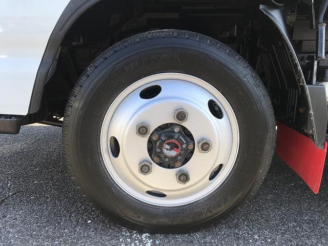 エルフトラック ４ＷＤ・垂直パワーゲート・５方開・１．４５ｔ積・５ＭＴ　４ＷＤ・垂直パワーゲート・５方開・１．４５ｔ積・５ＭＴ・荷台鉄板張り・両側電格ミラー（ヒーター付）・キーレス・メッキパーツ・フォグライト・準中型免許対応・荷台内寸　Ｌ３０８５　Ｗ１６３２　Ｈ３８３（49枚目）