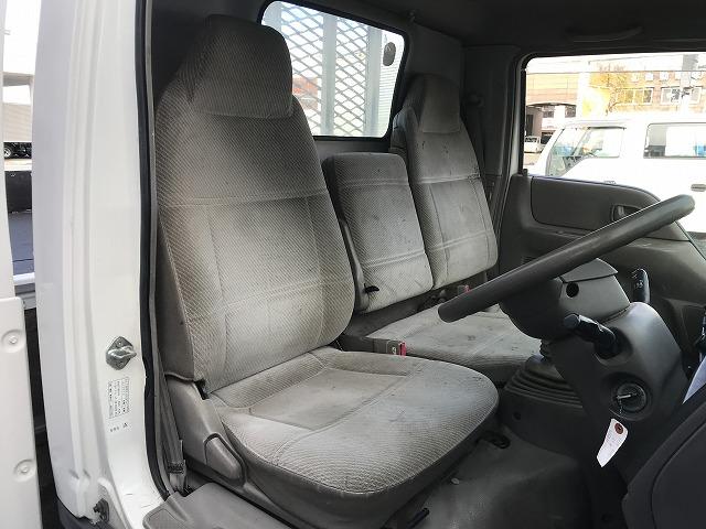 タイタントラック ３ｔ積・セミロング・平ボディ・高床・５ＭＴ・３ペダル　３ｔ積・平ボディ・セミロング・坂道発進補助装置・左電格ミラー・高床・三方開・荷台内寸　Ｌ３５４７　Ｗ１７８４　Ｈ３６７（20枚目）