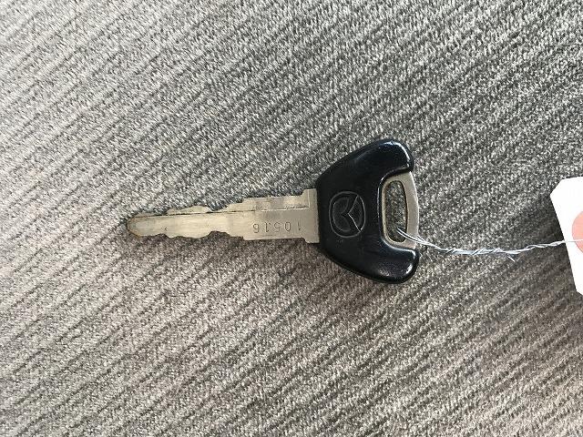 タイタントラック ３ｔ積・セミロング・平ボディ・高床・５ＭＴ・３ペダル　３ｔ積・平ボディ・セミロング・坂道発進補助装置・左電格ミラー・高床・三方開・荷台内寸　Ｌ３５４７　Ｗ１７８４　Ｈ３６７（26枚目）