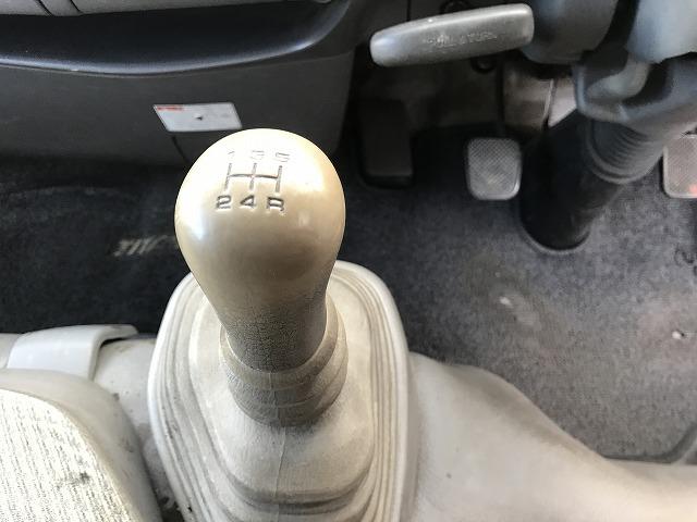 タイタントラック ３ｔ積・セミロング・平ボディ・高床・５ＭＴ・３ペダル　３ｔ積・平ボディ・セミロング・坂道発進補助装置・左電格ミラー・高床・三方開・荷台内寸　Ｌ３５４７　Ｗ１７８４　Ｈ３６７（29枚目）