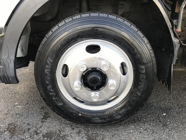 タイタントラック ３ｔ積・セミロング・平ボディ・高床・５ＭＴ・３ペダル　３ｔ積・平ボディ・セミロング・坂道発進補助装置・左電格ミラー・高床・三方開・荷台内寸　Ｌ３５４７　Ｗ１７８４　Ｈ３６７（32枚目）