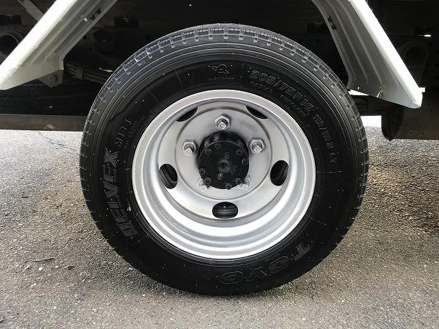 タイタントラック ３ｔ積・セミロング・平ボディ・高床・５ＭＴ・３ペダル　３ｔ積・平ボディ・セミロング・坂道発進補助装置・左電格ミラー・高床・三方開・荷台内寸　Ｌ３５４７　Ｗ１７８４　Ｈ３６７（33枚目）