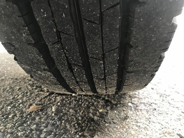 タイタントラック ３ｔ積・セミロング・平ボディ・高床・５ＭＴ・３ペダル　３ｔ積・平ボディ・セミロング・坂道発進補助装置・左電格ミラー・高床・三方開・荷台内寸　Ｌ３５４７　Ｗ１７８４　Ｈ３６７（36枚目）