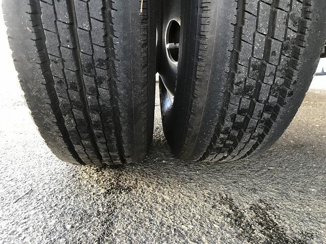 タイタントラック ３ｔ積・セミロング・平ボディ・高床・５ＭＴ・３ペダル　３ｔ積・平ボディ・セミロング・坂道発進補助装置・左電格ミラー・高床・三方開・荷台内寸　Ｌ３５４７　Ｗ１７８４　Ｈ３６７（37枚目）