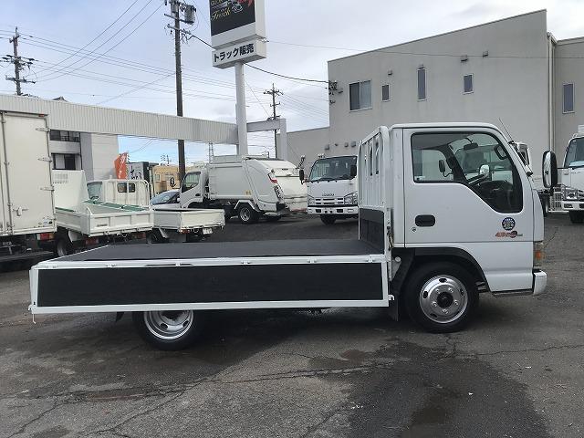 エルフトラック ２ｔ積・平ボディ・１０尺・５ｔ未満・荷台鉄板張・５ＭＴ　２ｔ積・平ボディ・１０尺・５ｔ未満・荷台鉄板張・５ＭＴ・坂道発進補助装置・左電格ミラー・３ペダル・荷台内寸　Ｌ３１３９　Ｗ１６２６　Ｈ３８１（15枚目）