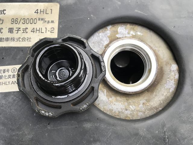 エルフトラック ２ｔ積・平ボディ・１０尺・５ｔ未満・荷台鉄板張・５ＭＴ　２ｔ積・平ボディ・１０尺・５ｔ未満・荷台鉄板張・５ＭＴ・坂道発進補助装置・左電格ミラー・３ペダル・荷台内寸　Ｌ３１３９　Ｗ１６２６　Ｈ３８１（19枚目）