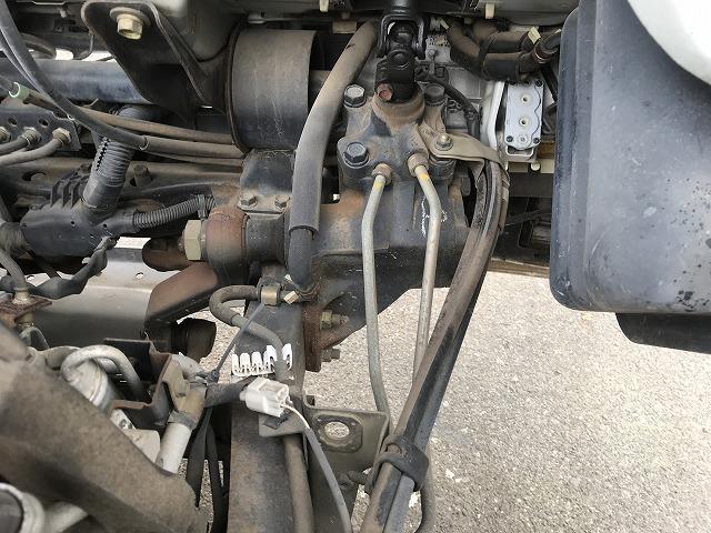 エルフトラック ２ｔ積・平ボディ・１０尺・５ｔ未満・荷台鉄板張・５ＭＴ　２ｔ積・平ボディ・１０尺・５ｔ未満・荷台鉄板張・５ＭＴ・坂道発進補助装置・左電格ミラー・３ペダル・荷台内寸　Ｌ３１３９　Ｗ１６２６　Ｈ３８１（21枚目）