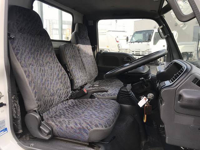 エルフトラック ２ｔ積・平ボディ・１０尺・５ｔ未満・荷台鉄板張・５ＭＴ　２ｔ積・平ボディ・１０尺・５ｔ未満・荷台鉄板張・５ＭＴ・坂道発進補助装置・左電格ミラー・３ペダル・荷台内寸　Ｌ３１３９　Ｗ１６２６　Ｈ３８１（37枚目）