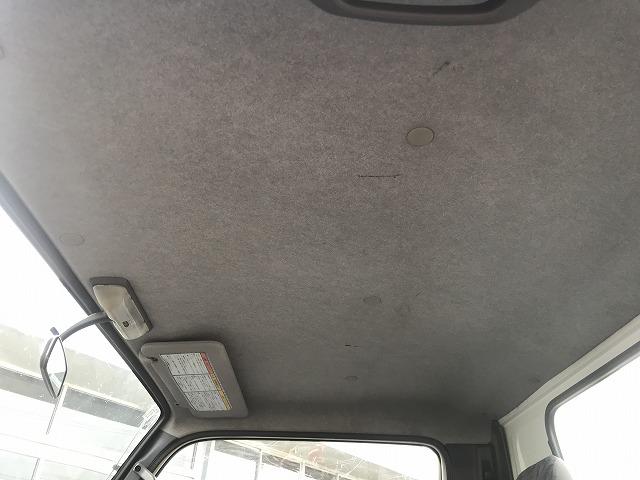 エルフトラック ２ｔ積・平ボディ・１０尺・５ｔ未満・荷台鉄板張・５ＭＴ　２ｔ積・平ボディ・１０尺・５ｔ未満・荷台鉄板張・５ＭＴ・坂道発進補助装置・左電格ミラー・３ペダル・荷台内寸　Ｌ３１３９　Ｗ１６２６　Ｈ３８１（38枚目）