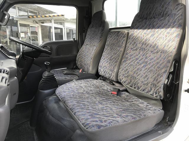 エルフトラック ２ｔ積・平ボディ・１０尺・５ｔ未満・荷台鉄板張・５ＭＴ　２ｔ積・平ボディ・１０尺・５ｔ未満・荷台鉄板張・５ＭＴ・坂道発進補助装置・左電格ミラー・３ペダル・荷台内寸　Ｌ３１３９　Ｗ１６２６　Ｈ３８１（39枚目）