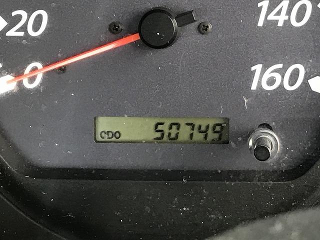 エルフトラック ２ｔ積・平ボディ・１０尺・５ｔ未満・荷台鉄板張・５ＭＴ　２ｔ積・平ボディ・１０尺・５ｔ未満・荷台鉄板張・５ＭＴ・坂道発進補助装置・左電格ミラー・３ペダル・荷台内寸　Ｌ３１３９　Ｗ１６２６　Ｈ３８１（45枚目）