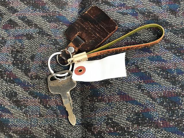 エルフトラック ２ｔ積・平ボディ・１０尺・５ｔ未満・荷台鉄板張・５ＭＴ　２ｔ積・平ボディ・１０尺・５ｔ未満・荷台鉄板張・５ＭＴ・坂道発進補助装置・左電格ミラー・３ペダル・荷台内寸　Ｌ３１３９　Ｗ１６２６　Ｈ３８１（46枚目）