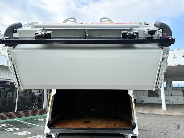 エルフトラック 新明和Ｇ－ＰＸプレス式パッカー・塵芥車・６立米　新明和Ｇ－ＰＸ（ＧＴ０６４）・６立米・プレス式・連続スイッチ・汚水タンク・Ｂモニター・坂道発進補助装置・左電格ミラー・キーレス（16枚目）