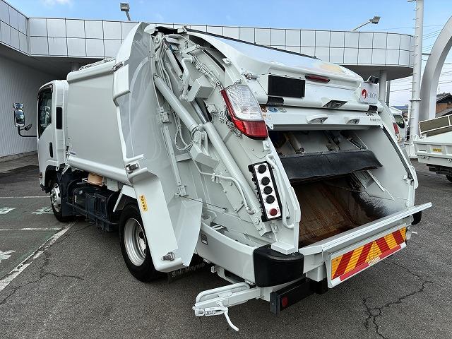 エルフトラック 新明和Ｇ－ＰＸプレス式パッカー・塵芥車・６立米　新明和Ｇ－ＰＸ（ＧＴ０６４）・６立米・プレス式・連続スイッチ・汚水タンク・Ｂモニター・坂道発進補助装置・左電格ミラー・キーレス（17枚目）