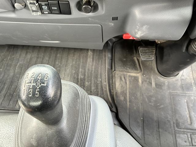 エルフトラック 新明和Ｇ－ＰＸプレス式パッカー・塵芥車・６立米　新明和Ｇ－ＰＸ（ＧＴ０６４）・６立米・プレス式・連続スイッチ・汚水タンク・Ｂモニター・坂道発進補助装置・左電格ミラー・キーレス（32枚目）